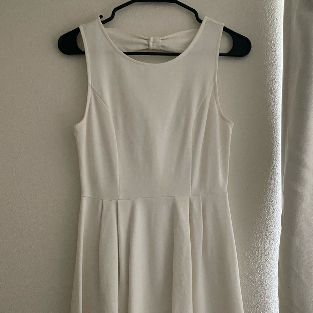 Francesca’s white bow dress